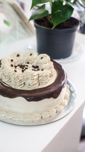 Dialyn's Whole Cakes 8 ROUND